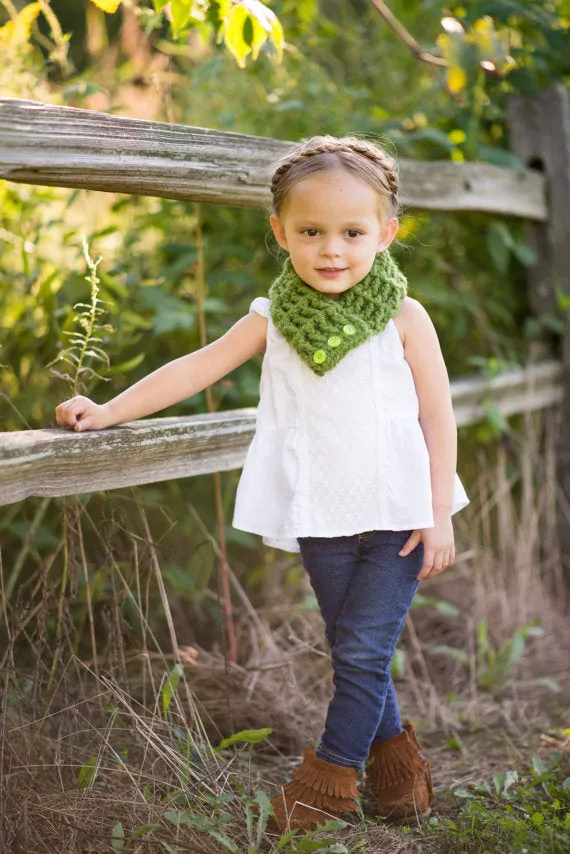 Green button scarf