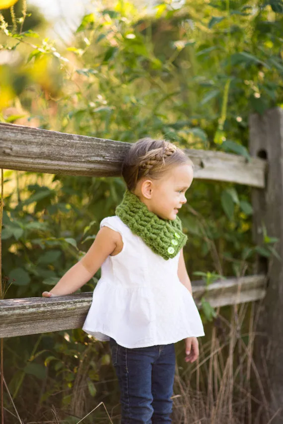 Green button scarf