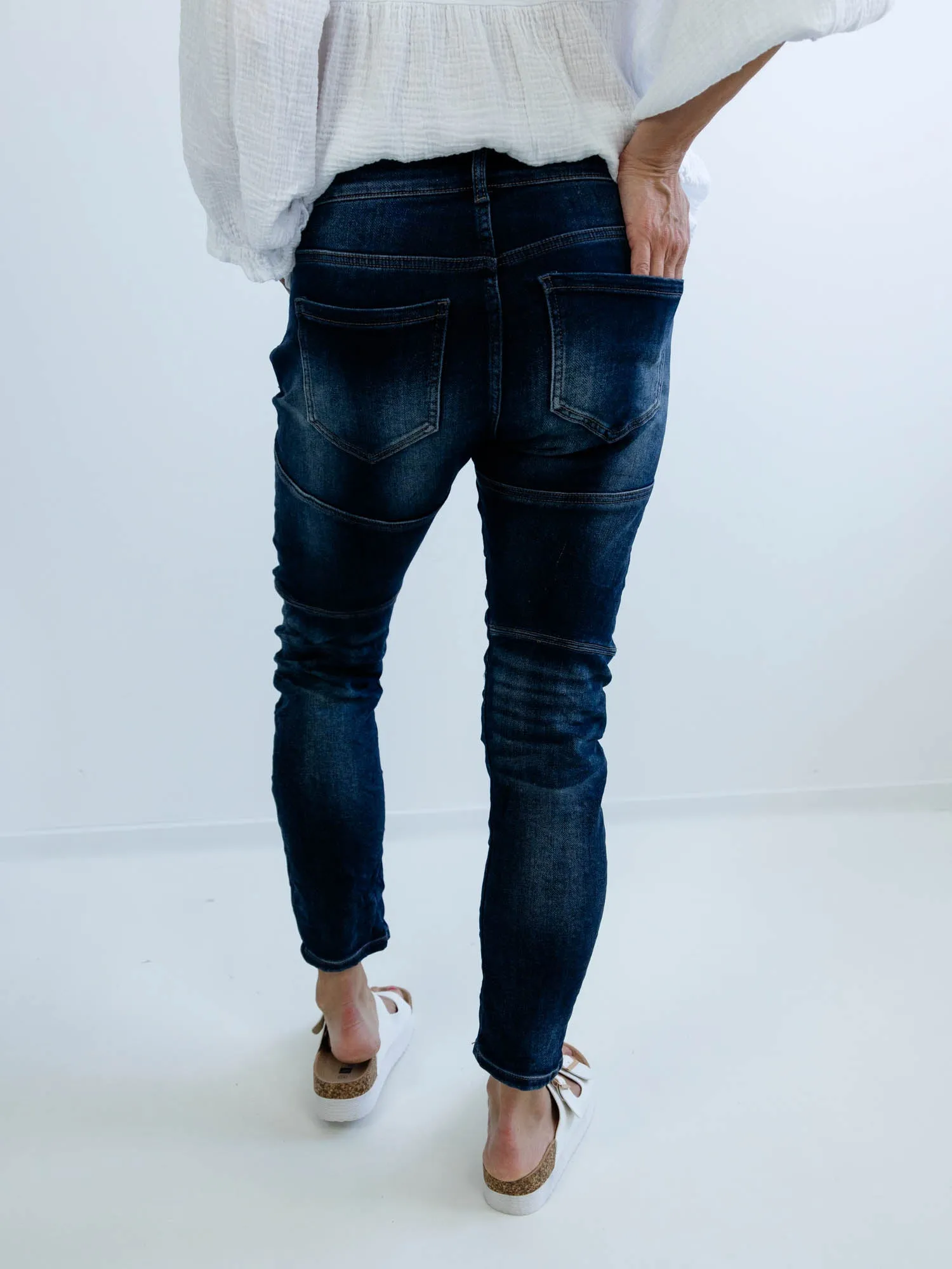 JAMES Jeans