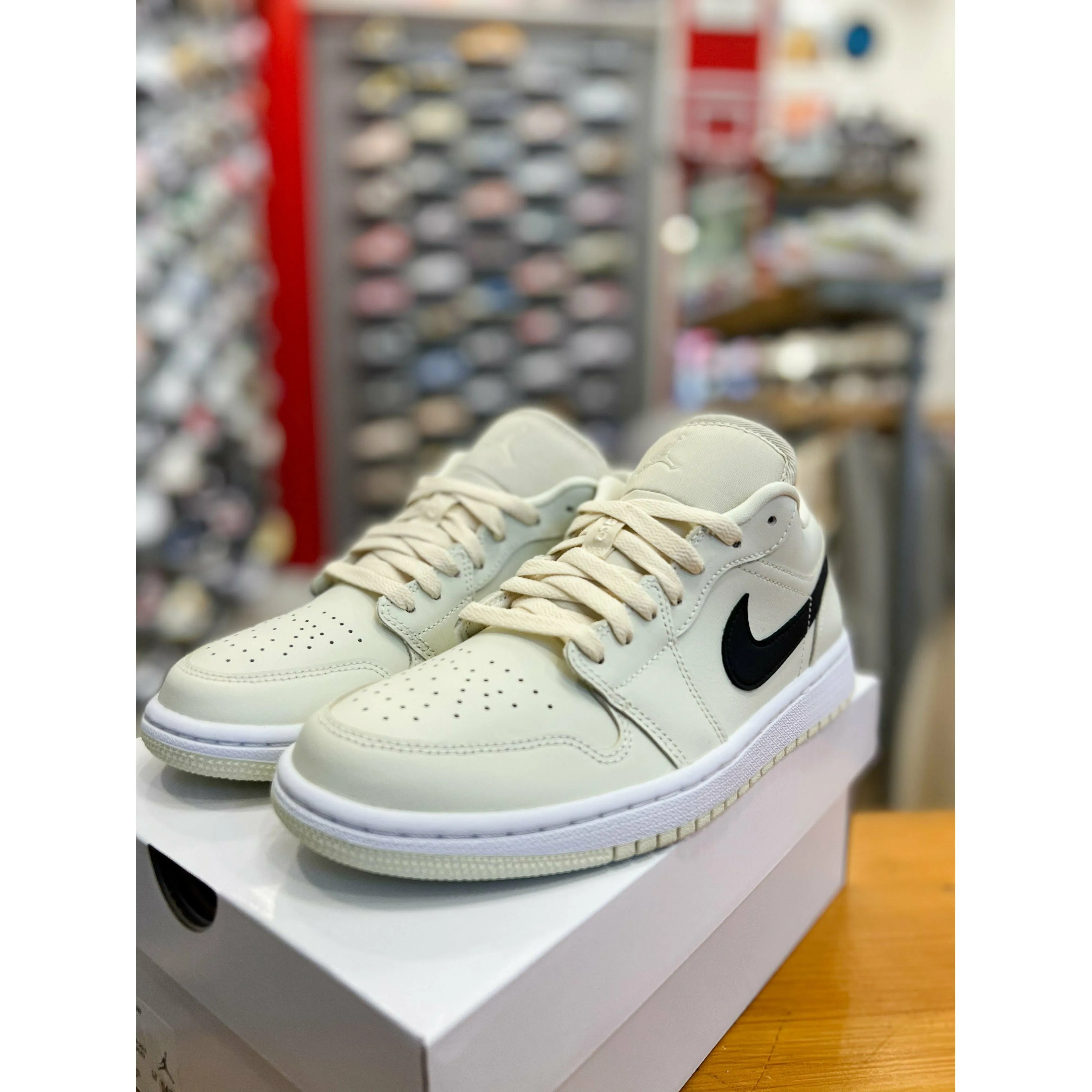 Jordan 1 Low Coconut Milk (W)