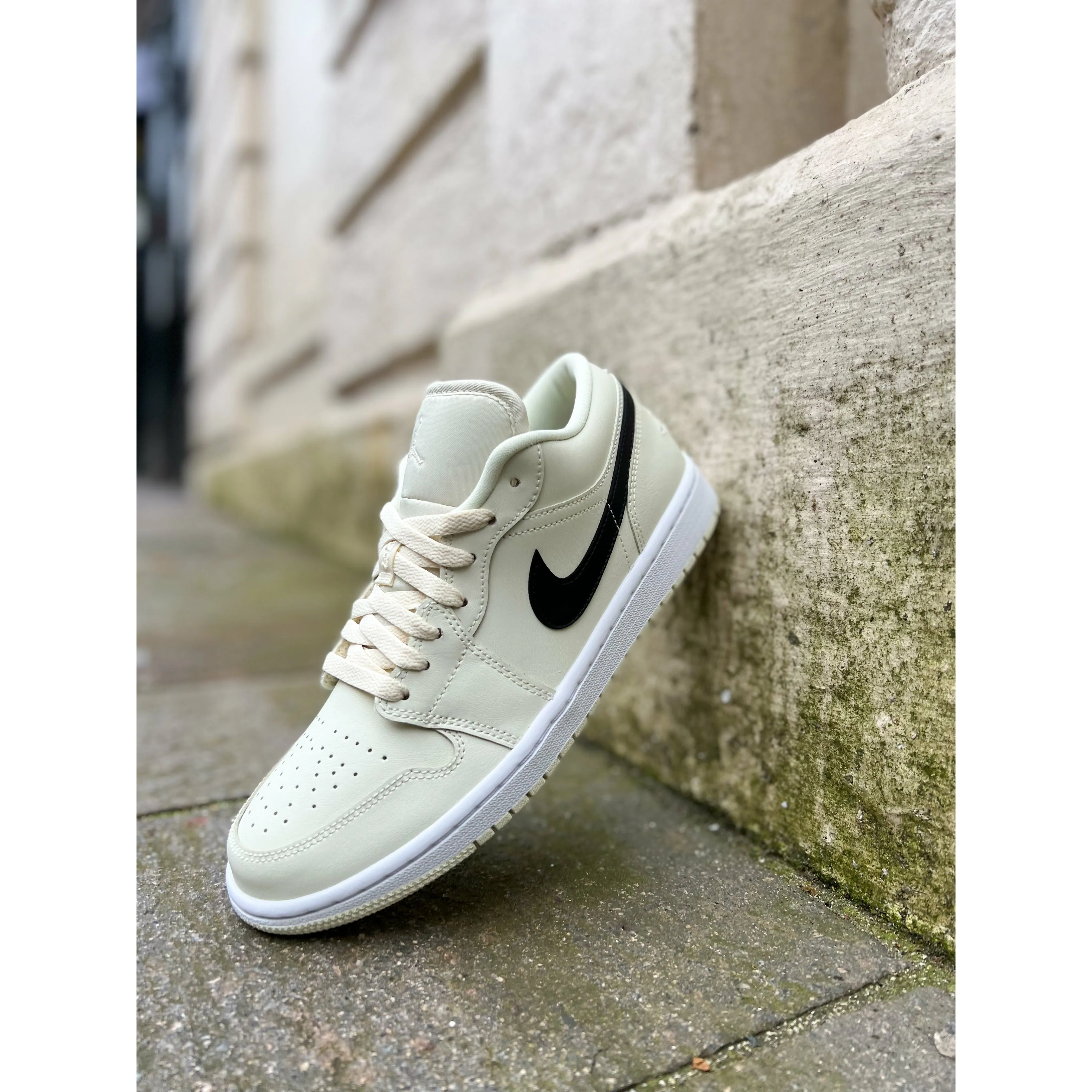 Jordan 1 Low Coconut Milk (W)