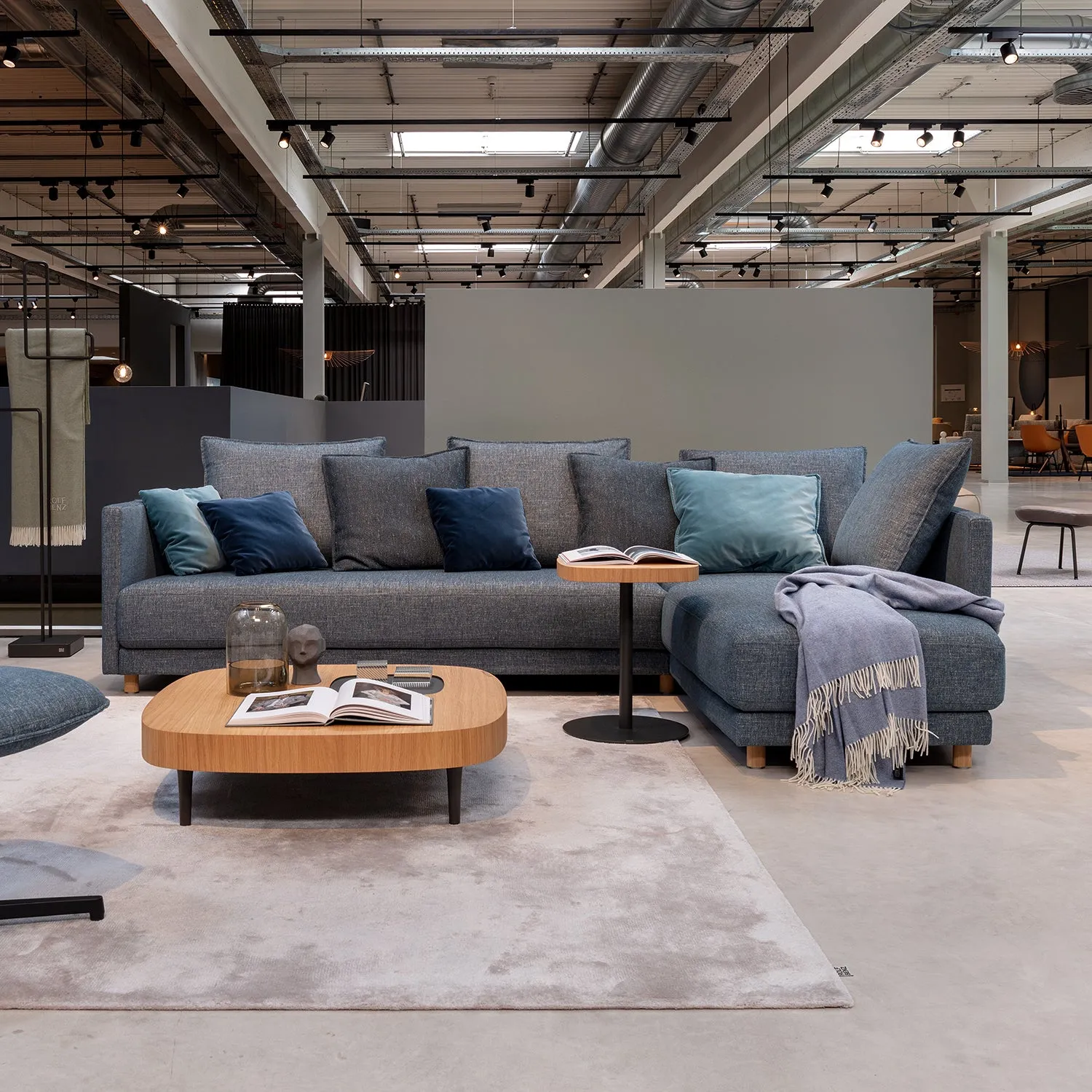rolf benz | onda sofa | fabric silk grey 24.510   black oak legs